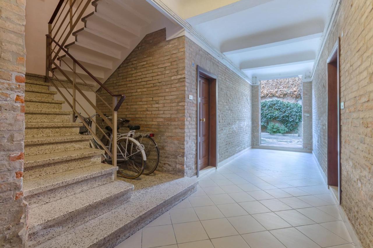 Central Ferrara Apartment Экстерьер фото